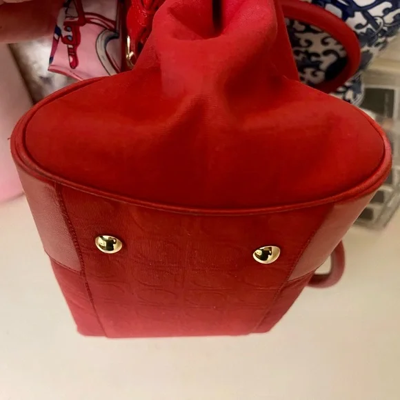 Salvatore Ferragamo Red Gancini Embossed
Shoulder Bag - Picture 4 of 13